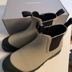 Everlane Rain Boots in Stone